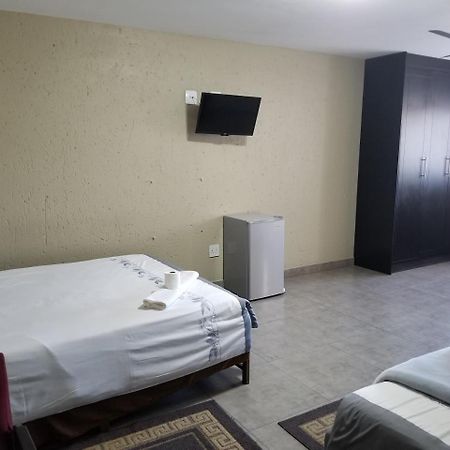 Chisam Guest Lodge Pty Ltd Johannesburg Esterno foto